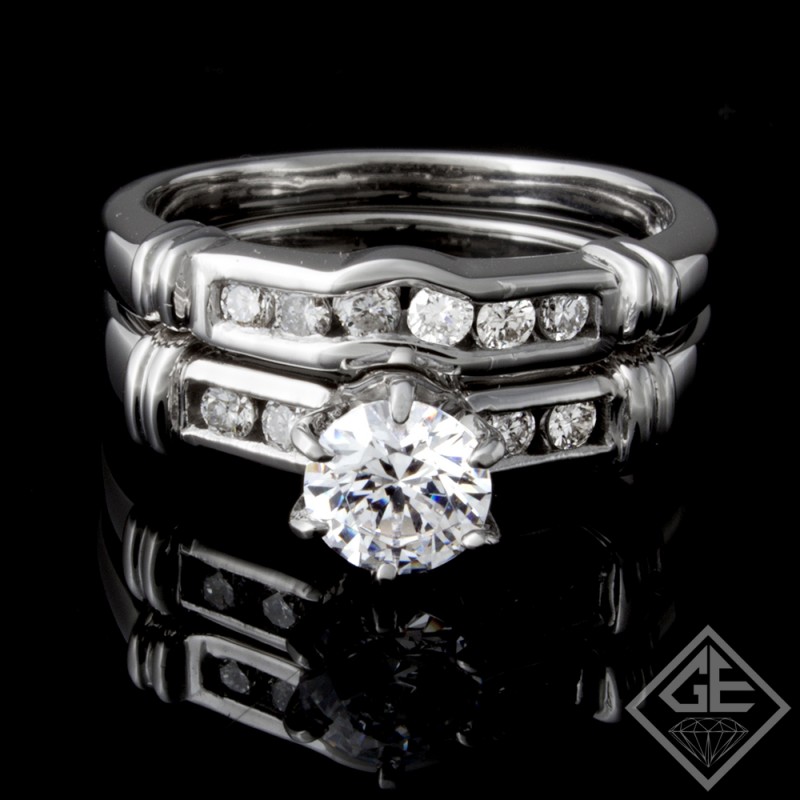 Ladies Diamond Bridal Set Ring with 0.32 carat Round Brilliant cut side diamonds