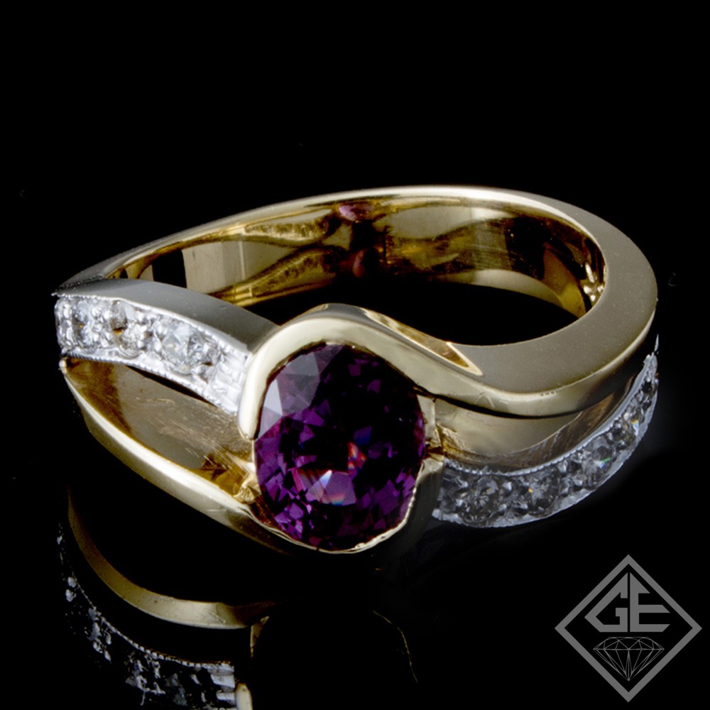 Ring for women: Classic design