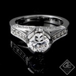 Round Brilliant Cut Diamond Engagement Ring 18k Gold