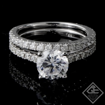 Ladies Diamond Bridal set Ring with 0.76 carat Round brilliant cut side diamonds.