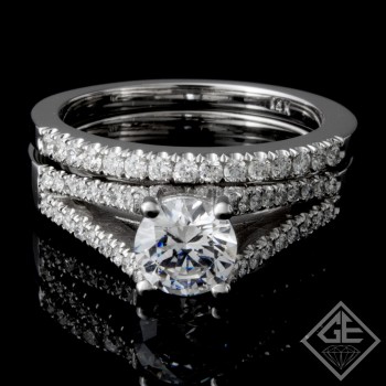 Ladies Diamond Bridal set Ring with 0.35 carat Round brilliant cut side diamonds.